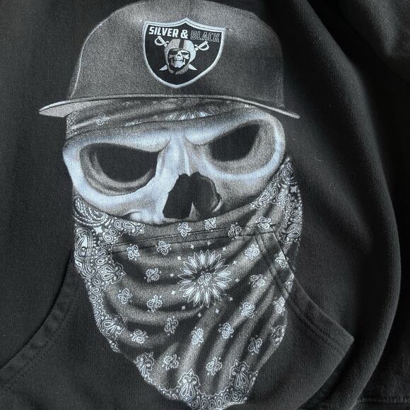 Raiders Hoodie Adult Medium Skull Bandana Football Raider Nation Goth Sportswear - Picture 3 of 9